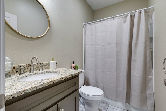 bathroom featuring a shower with shower curtain, vanity, and toilet