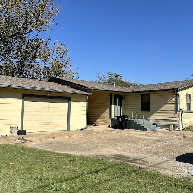 single story home featuring a garage