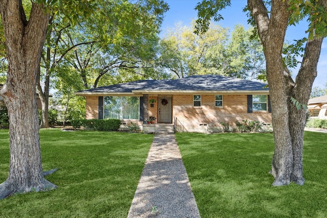 ranch-style home featuring a front lawn