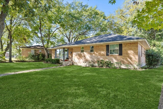 ranch-style house with a front lawn