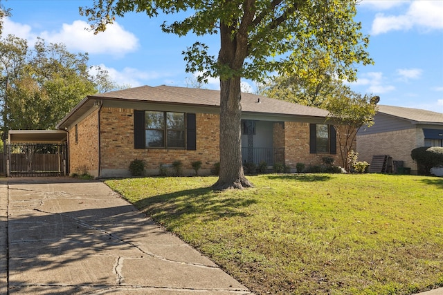 single story home featuring a front lawn