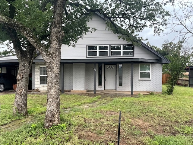 view of front of property with a front yard