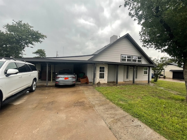 view of front of house with a carport and a front lawn