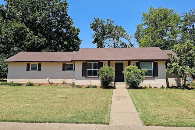 single story home featuring a front yard