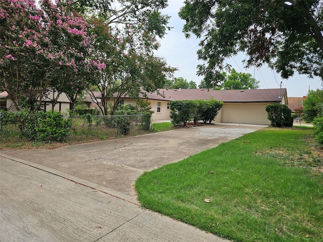 view of front of property with a front yard