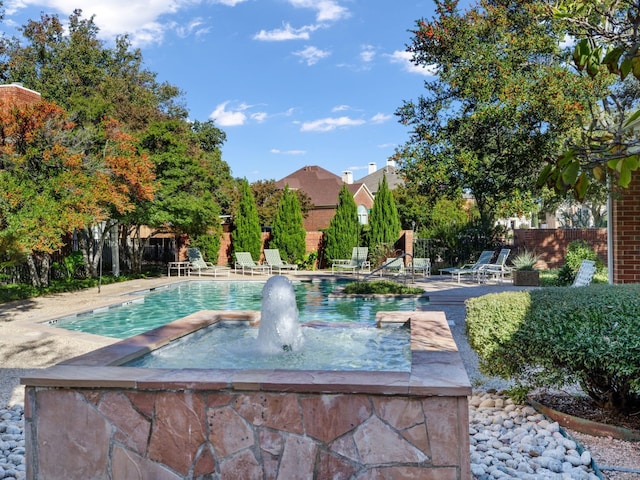 view of swimming pool