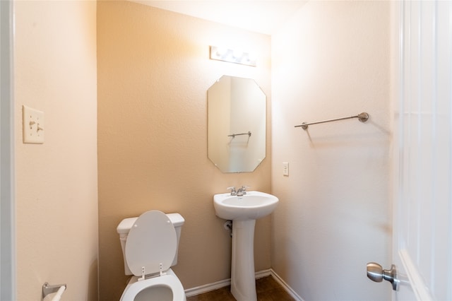 bathroom featuring sink and toilet