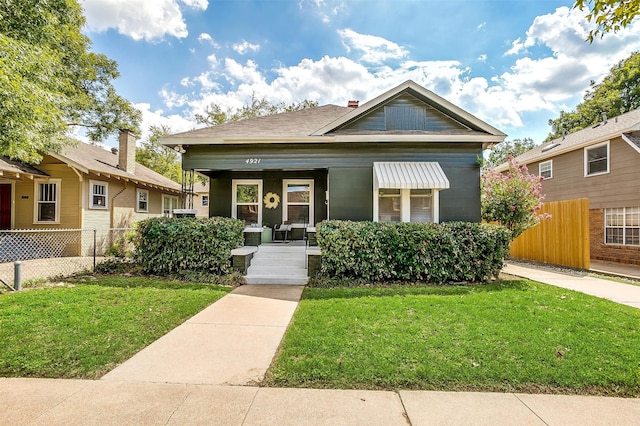 view of front facade featuring a front yard and a porch