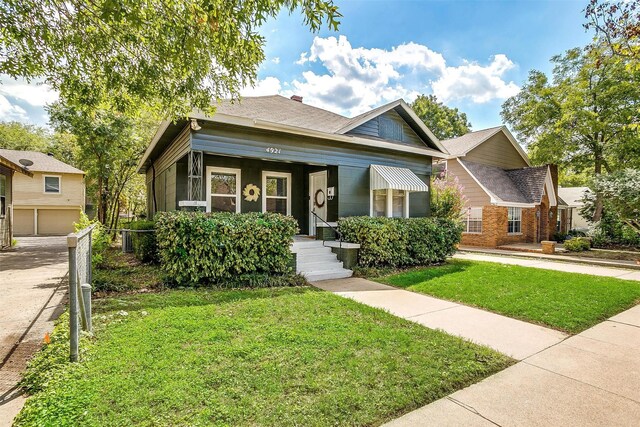 view of front of home with a front yard