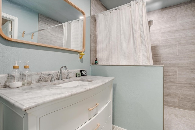 bathroom with a shower with curtain and vanity