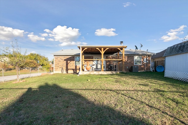 back of property featuring cooling unit, a shed, and a yard