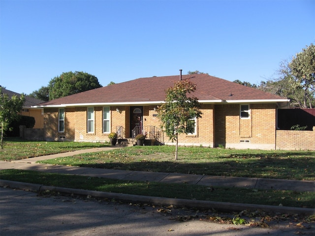 ranch-style house featuring a front lawn