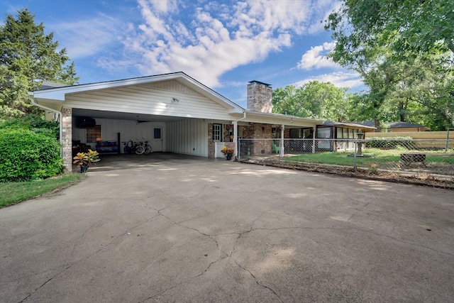 2225 W Park Ave, Corsicana, TX 75110 - view of front facade featuring a chimney, driveway, and fence