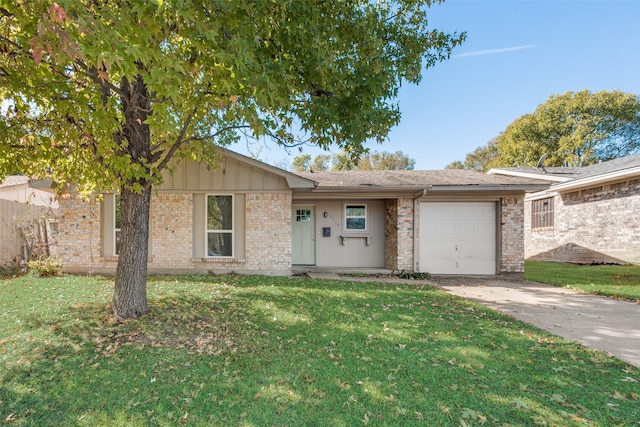 ranch-style home featuring a front lawn and a garage