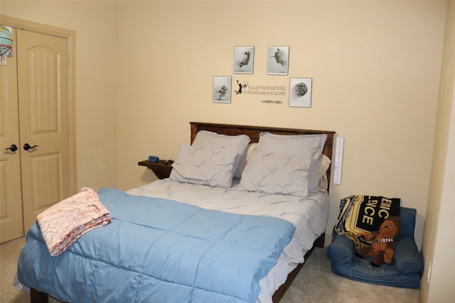 bedroom with carpet flooring and a closet