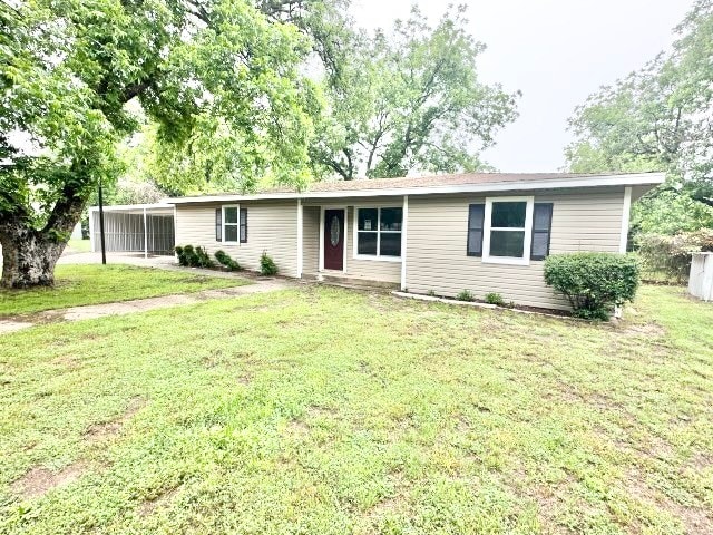 single story home with a front yard