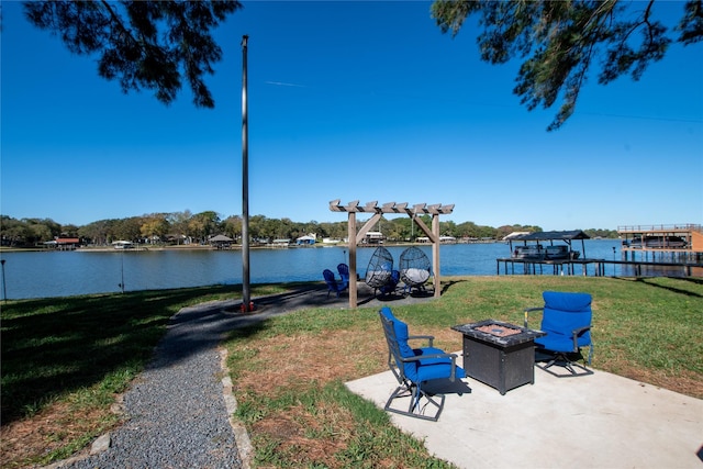 view of yard featuring a water view