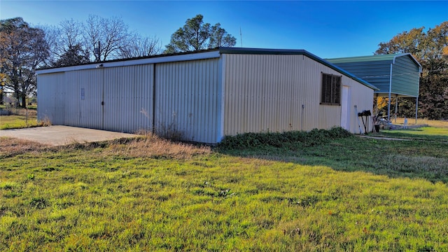 view of outdoor structure with a yard