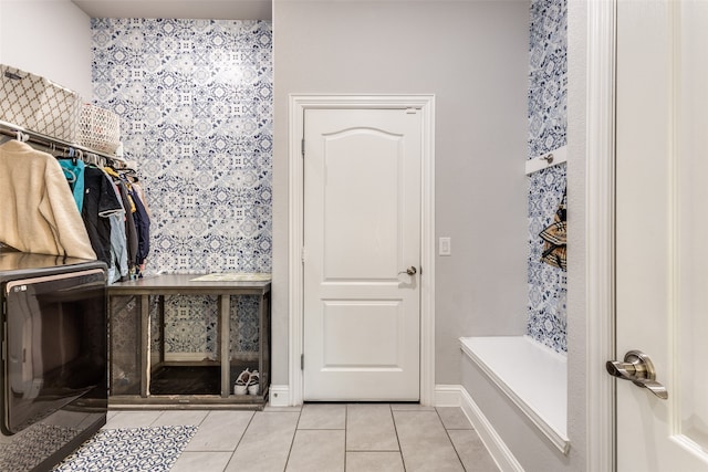 spacious closet featuring light tile patterned floors