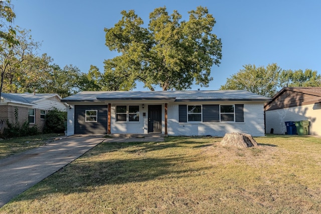 ranch-style home featuring a front yard