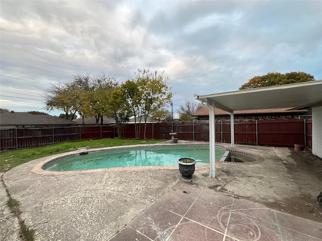 view of swimming pool featuring a patio