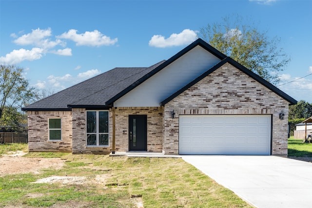 view of front facade featuring a garage