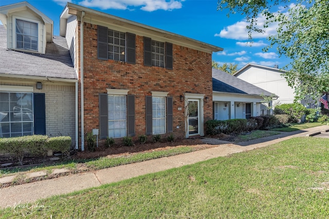 view of front of house with a front lawn