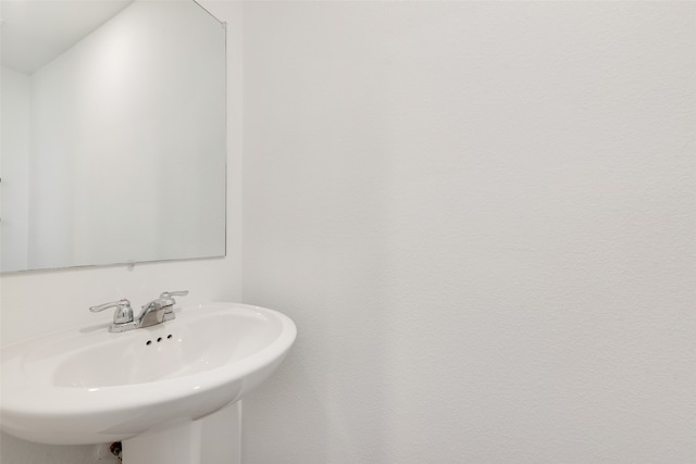 bathroom featuring sink