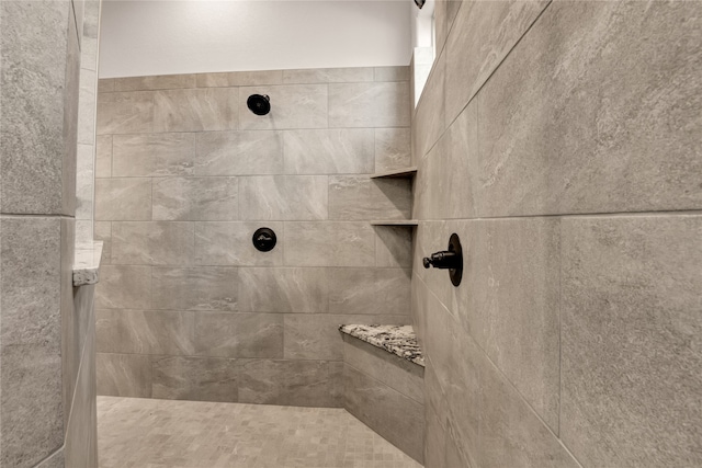 bathroom featuring tiled shower