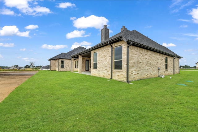 exterior space featuring a lawn