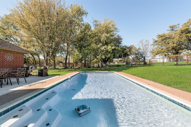 view of swimming pool featuring a lawn