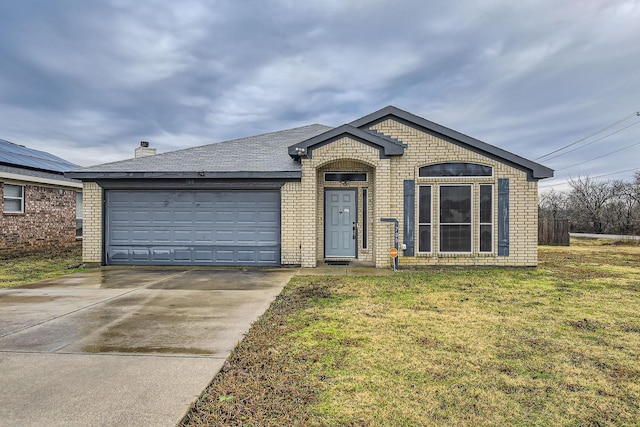 view of front of home featuring a garage and a front yard