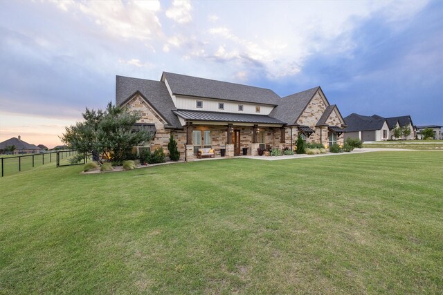 view of front of house featuring a yard