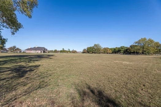 view of yard featuring a rural view