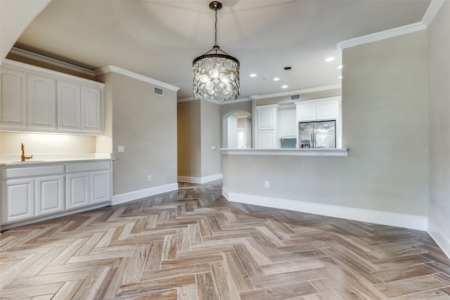 interior space with sink, light parquet floors, ornamental molding, and a notable chandelier