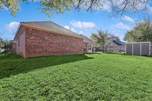 view of yard with a storage unit