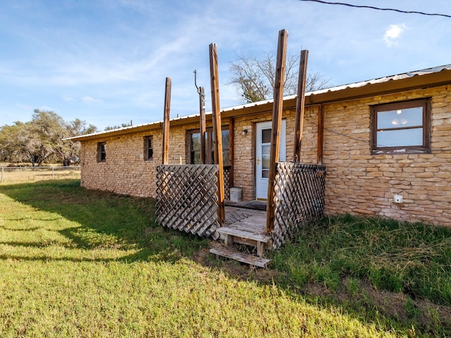 view of front facade with a front lawn