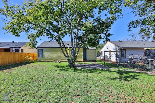 view of yard featuring a patio area