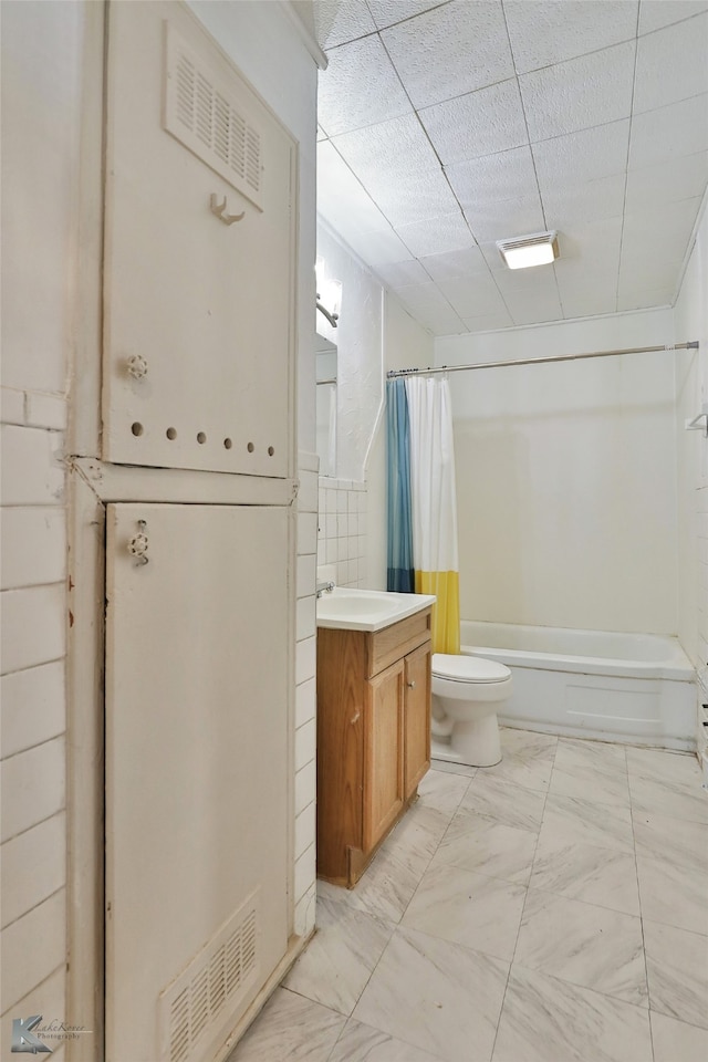 full bathroom featuring shower / bathtub combination with curtain, vanity, and toilet