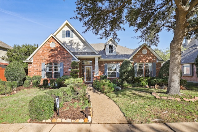 view of front of house featuring a front yard