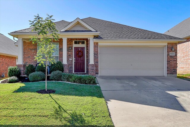 view of front facade featuring a front yard and a garage