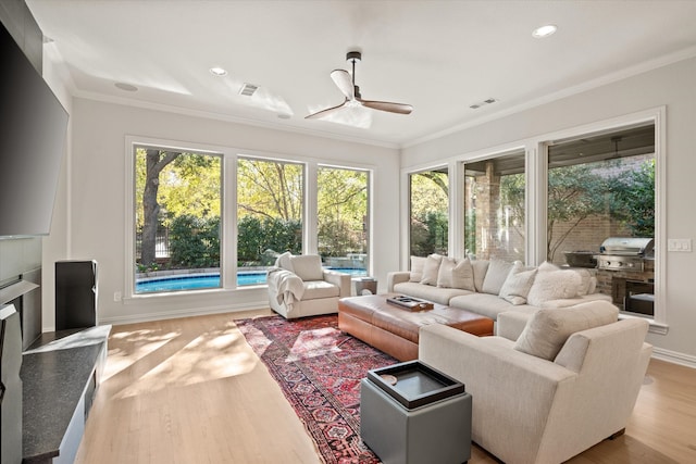 sunroom with ceiling fan