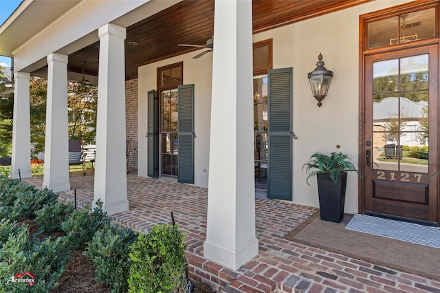 doorway to property with ceiling fan