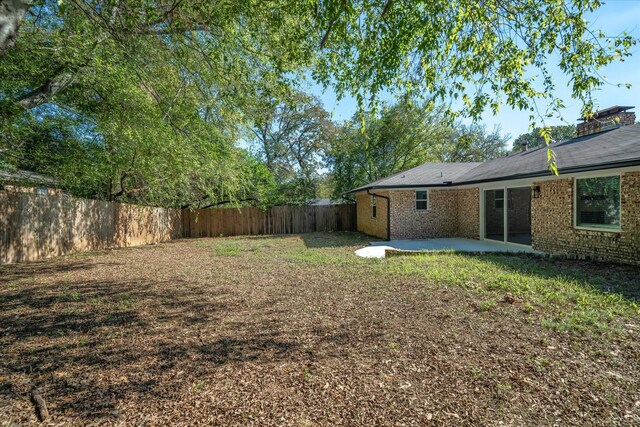 view of yard featuring a patio area