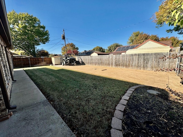 view of yard with a storage shed