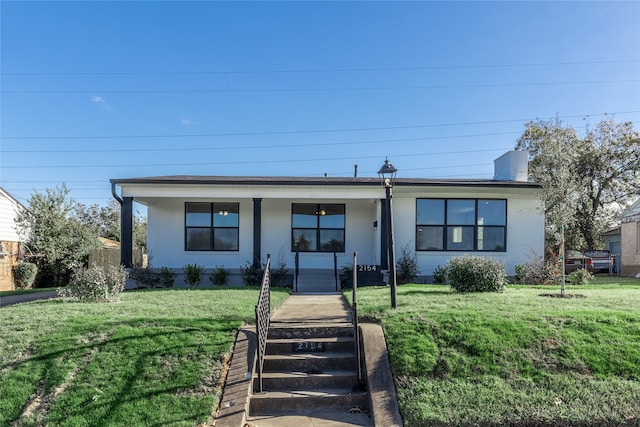 single story home featuring a front lawn