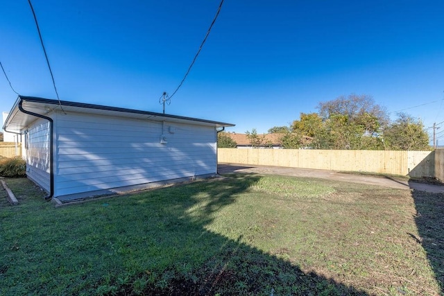 exterior space featuring a yard