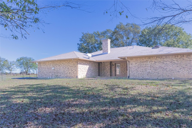 exterior space featuring a lawn