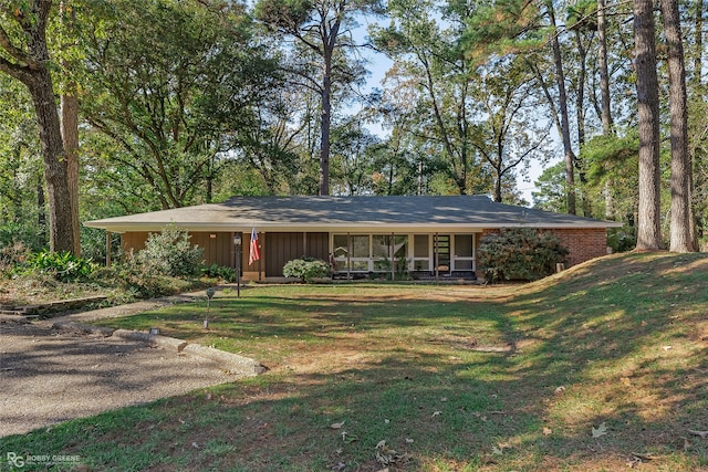 single story home featuring a porch and a front yard