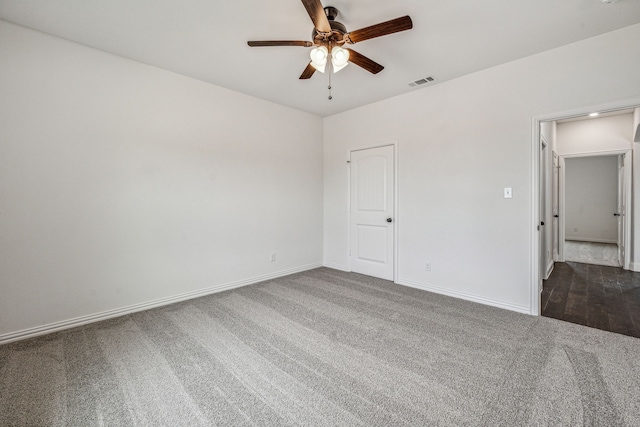 carpeted empty room featuring ceiling fan